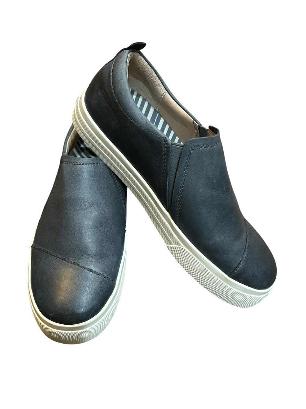 Taos Womens Size 7 Blue Leather Slip On Comfort Sneakers Casual Walking Shoes